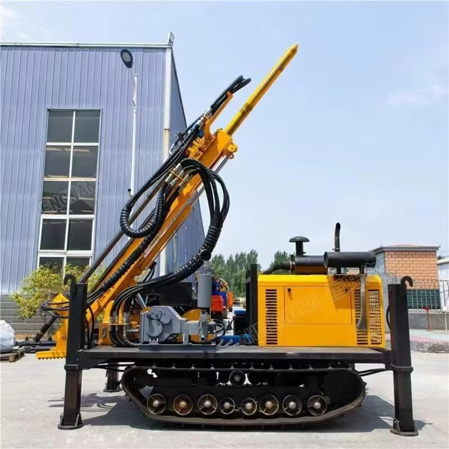 trailer mounted borehole drilling rig review,hydraulic well drilling machine worth buying,tracked water well rig pros cons,portable groundwater drilling equipment comparison,should I buy a borehole drilling rig,best off-grid water supply drill performance testing and real-world results